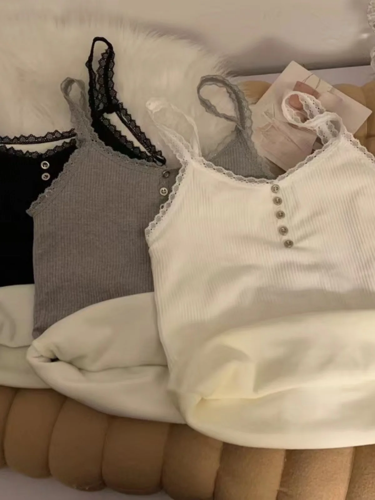 Women's Lace Trim Fce Lined Thiened Vest Design Sensation Inner Wear Outer Wear Versatile Top for Autumn Winter