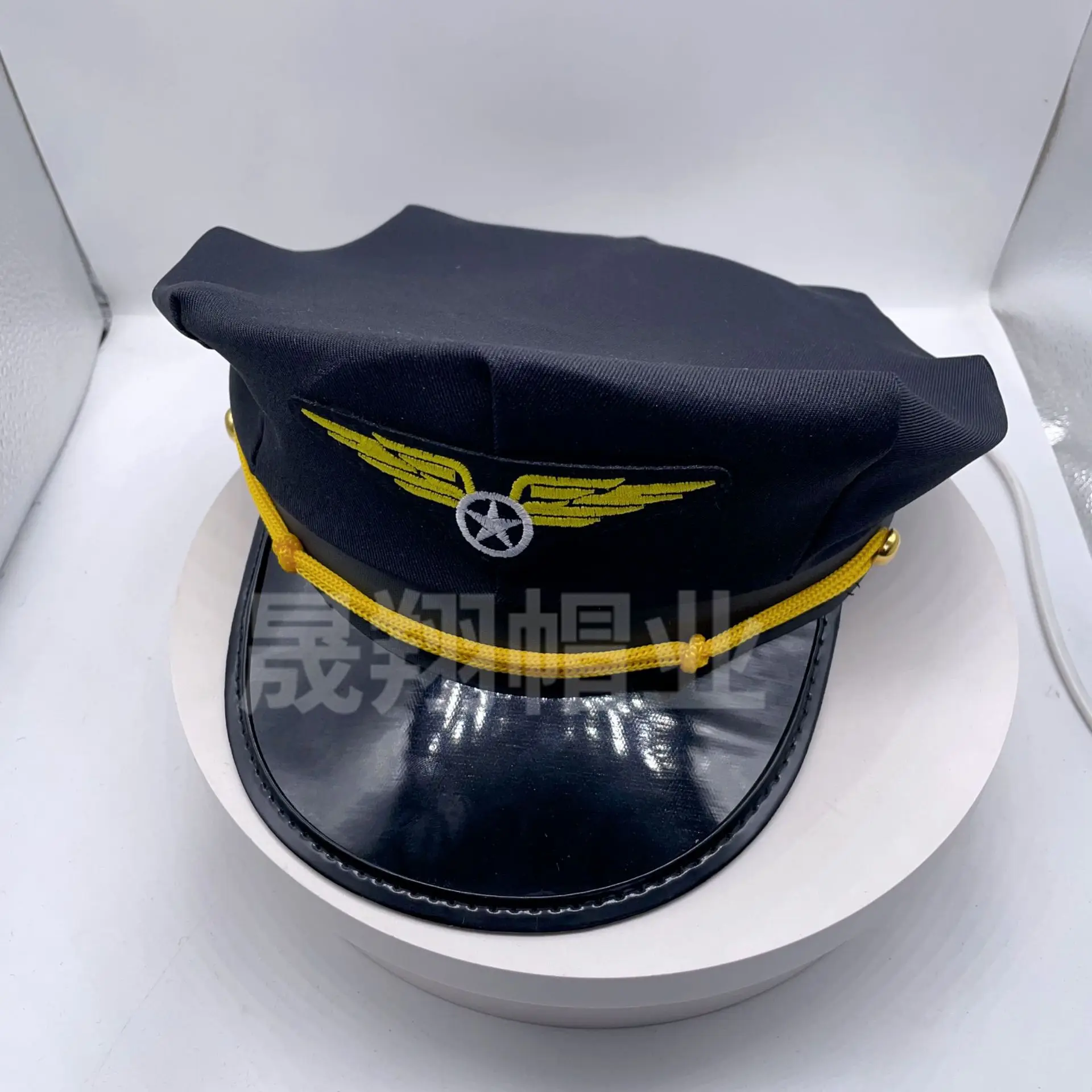 Militärhut Armee Schirmmütze Pilot Achteckiger Hut Sonnenschutz Rollenspiel Flugbegleiter Hut Abzeichen Set 8M175 – Detail 5