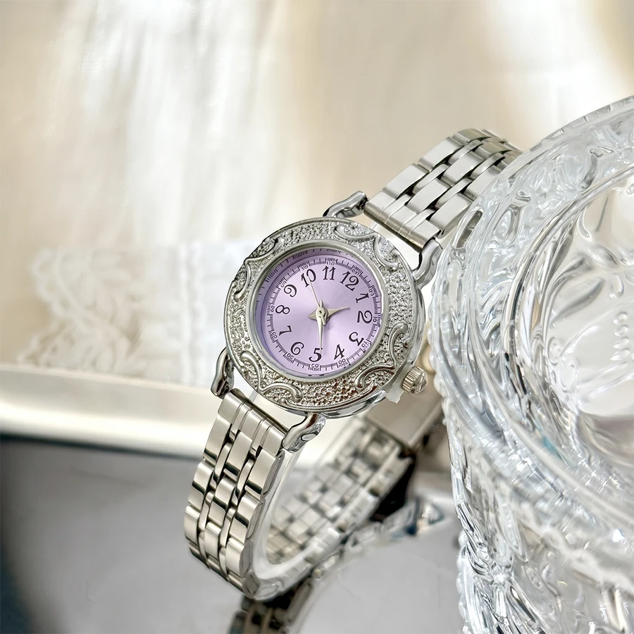 Silver Retro Carved Dial Watch with Polished Stainless Steel Strap