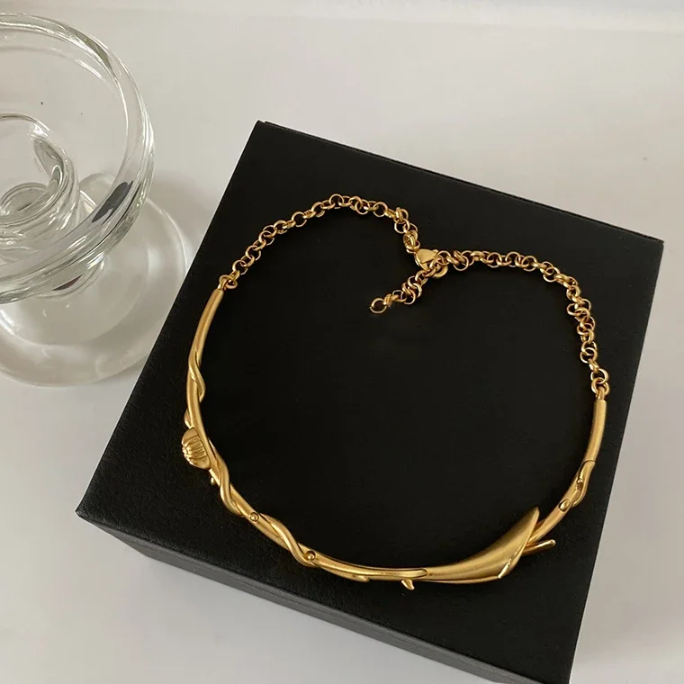 

Europe Fashion Designer 24K Gold Clavicle Necklace Leaf Pattern Choker Women Vintage Luxury Jewelry Top Quality Runway Trendy