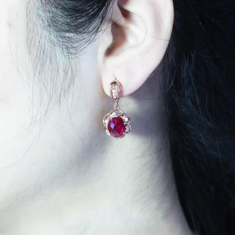 Orecchini Oro Rosa 14kt Con Rubino Naturale 0.38 Ct - Piccoli Fiore A Cerchio Per Donna - Diametro 6 Mm