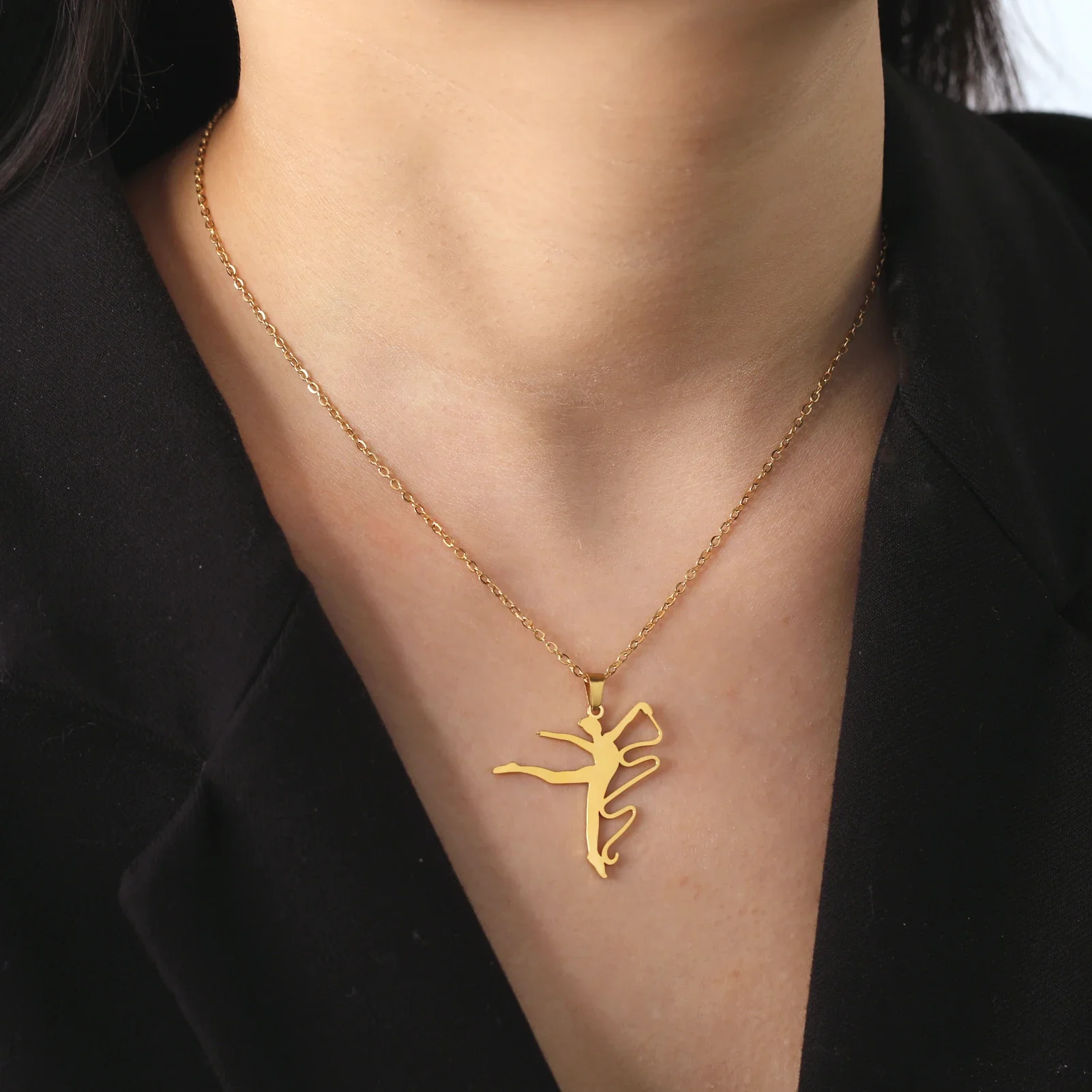 Collier Pendentif Gymnastique En Acier Titane Doré - Décoration Cou Pour Danse, Ballet, Cheerleading - Bijou Fantaisie Pour Femmes