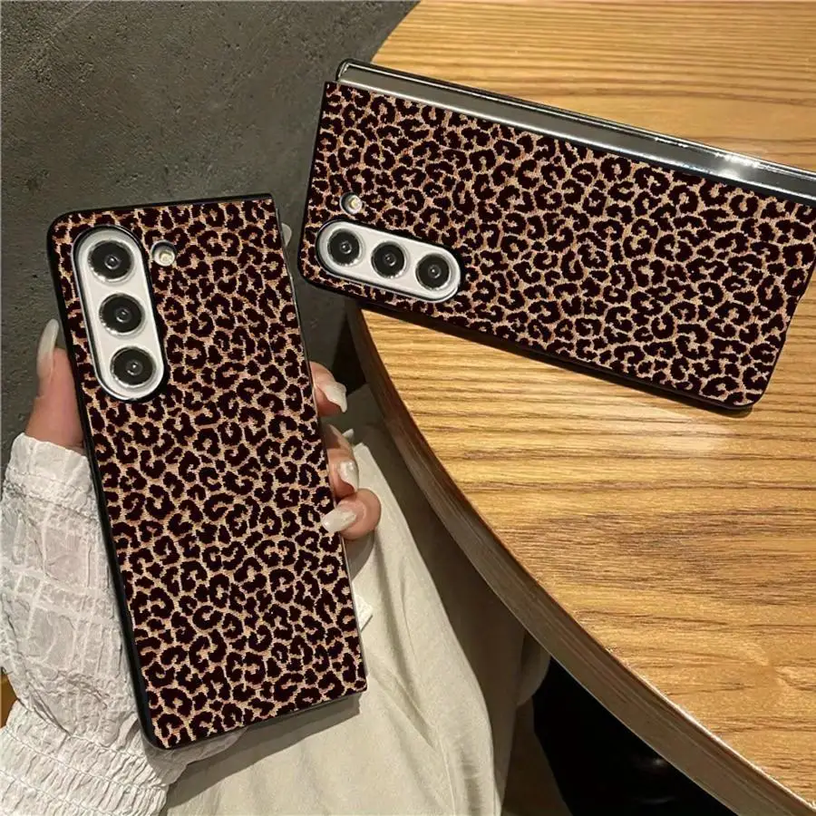 Leopard-Print Foldable Phone Case Shock-Resistant For Samsung Galaxy Z Fold 7/6/5/4/3/Flip 7 Moto Razr 40/50 Ultra/60 Pro