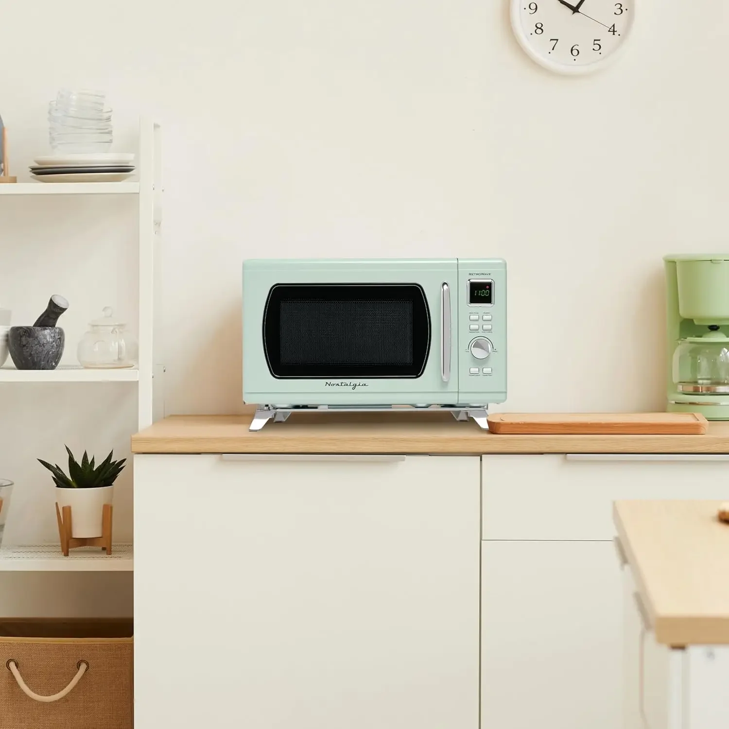 Mid-Century Retro Countertop Microwave Oven  Large 900-Watt 0.9 cu ft 8 Pre-Programmed Cooking Settings Digital Clock - K 6
