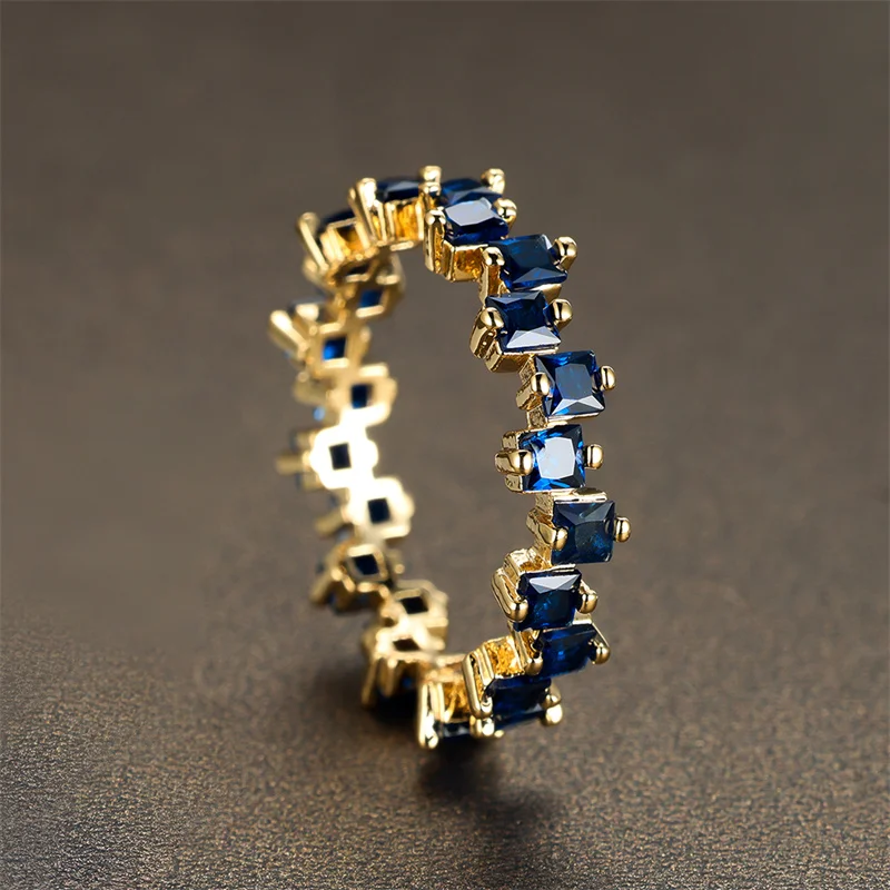 Exquisite Luxury Crystal Zircon Engagement Ring in Yellow Gold