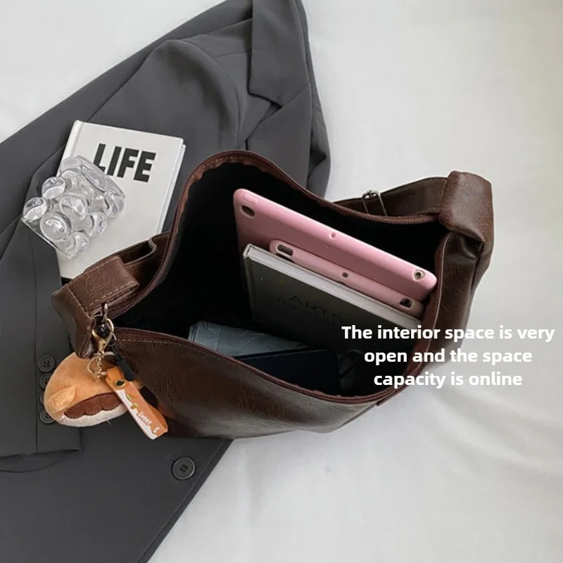 Fashion Large Capacity Tote Bag Classic Black Underarm Crossbody Bags for Women Lightweight Shoulder Bags Versatile Dumpling Bag