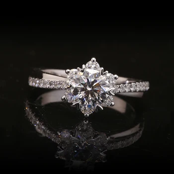 0.5CT Flower-Shaped Lab Diamond Ring 1