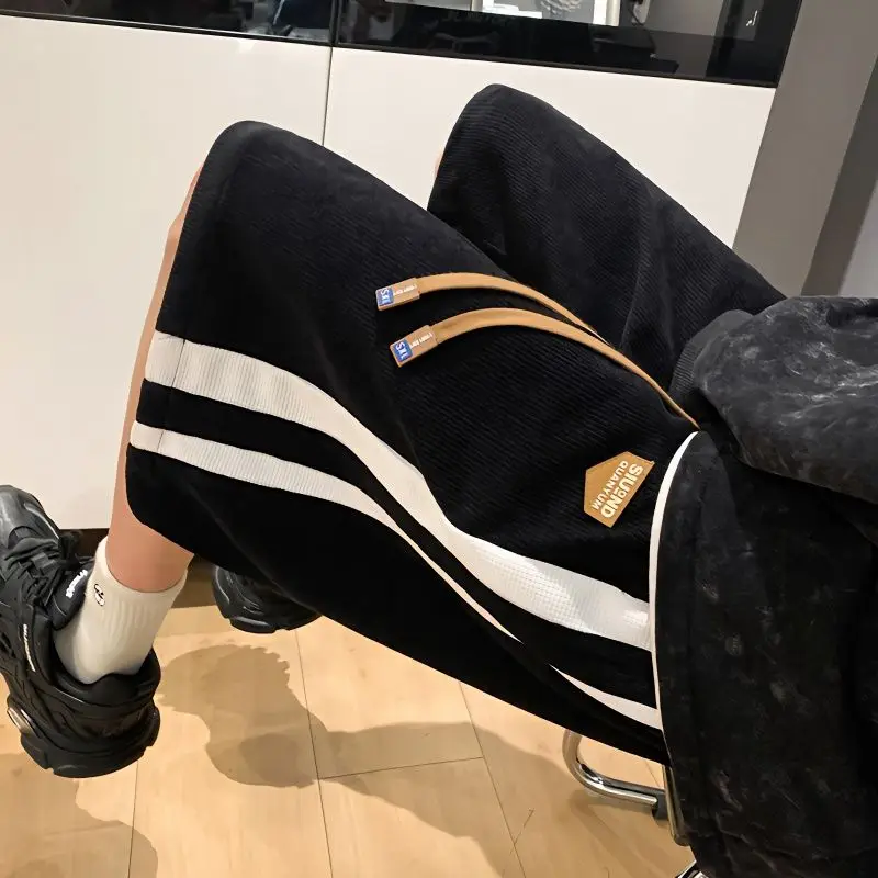 Рисунок 2 - Шорты выше колена в гонконгском