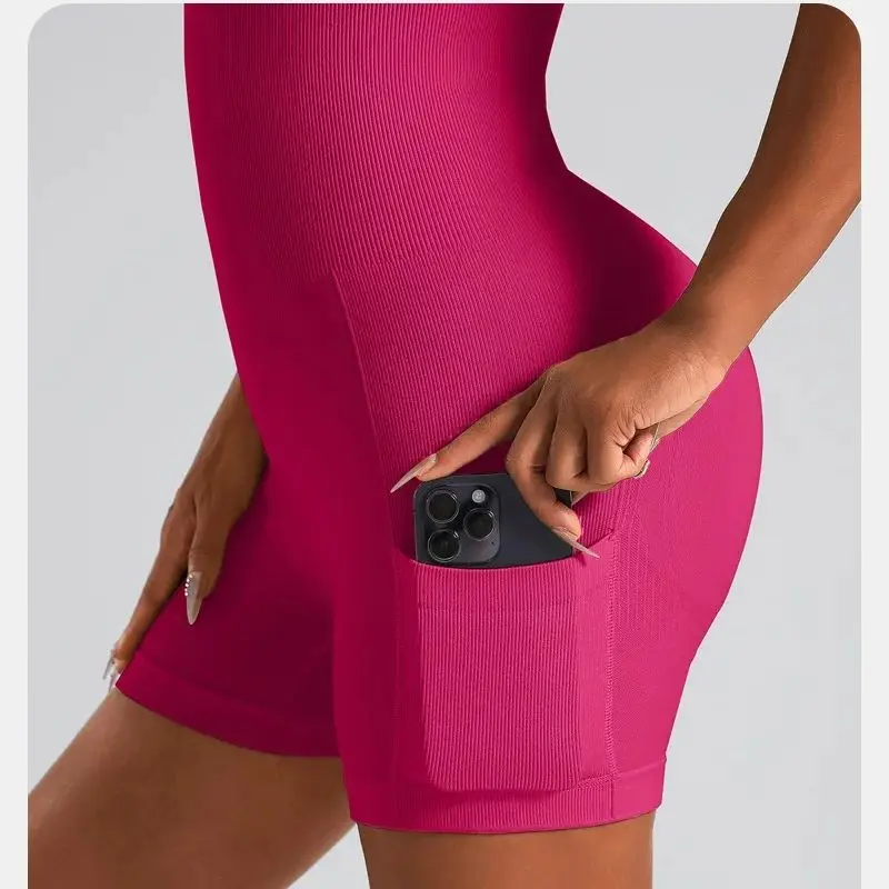 Soutien-gorge de sport intégré, body de yoga à dos croisé, justaucorps de sport sexy à dos nageur avec short et rembourrage pour femmes