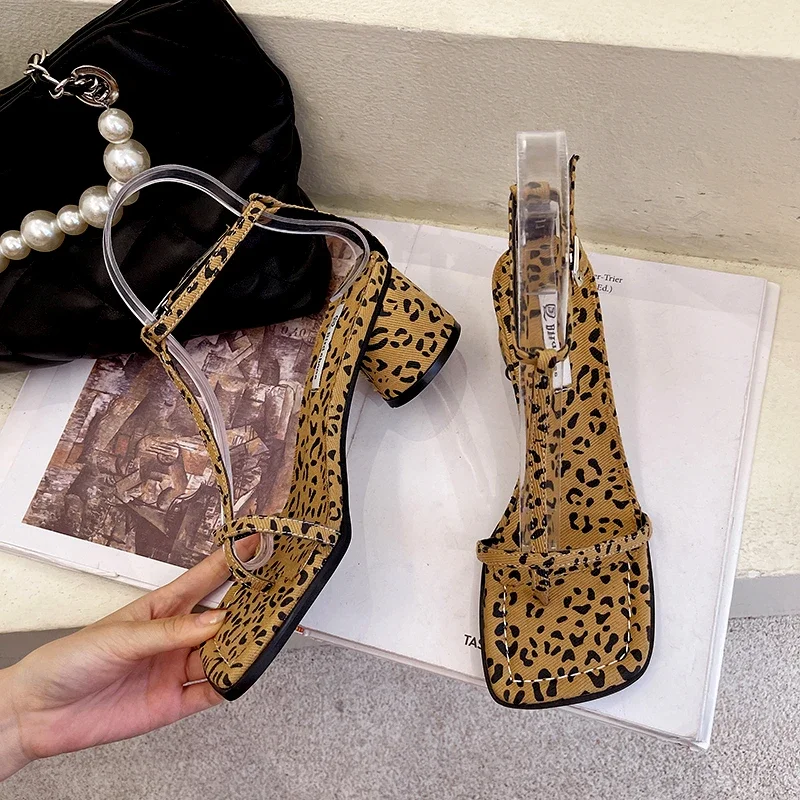 

Temperamental Summer women sandals Sexy narrow band Pinch toe Ankle Buckle Strap Chunky High Heel Rome Shoes New Designer Pumps