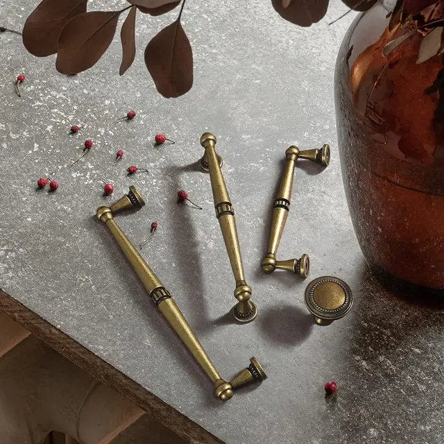 Chiave Universale Per Mobili Bronzo Antico - Passo 46mm, 3 Pezzi