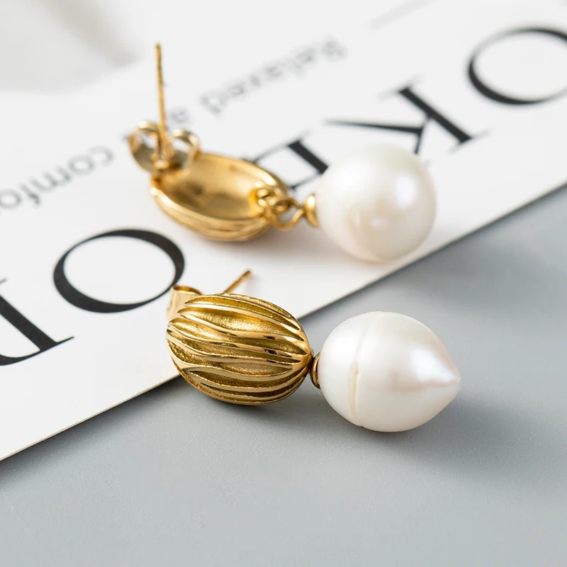 

French Retro Stainless Steel Earings for Women Chain Freshwater Pearl Earring Simple Temperament Versatile Stud Earrings Jewelry