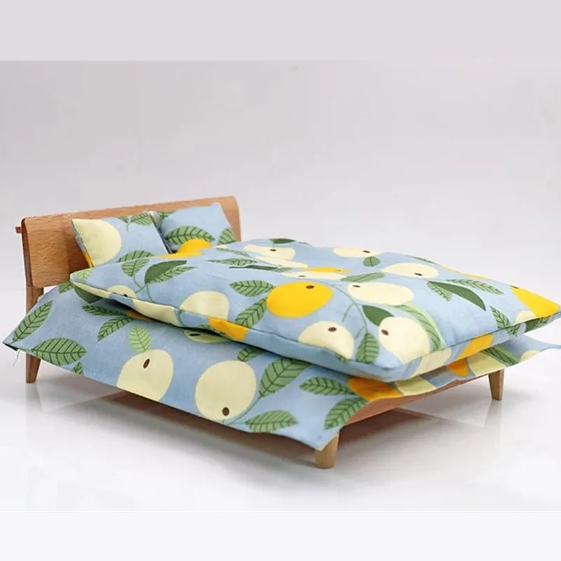 

1/12 Wood Bed Model Mattress Bedding Set Cotton Sheets Quilt Pillow Dollhouse Furniture OB11 GSC BJD Lol Blyth Dolls Accessories