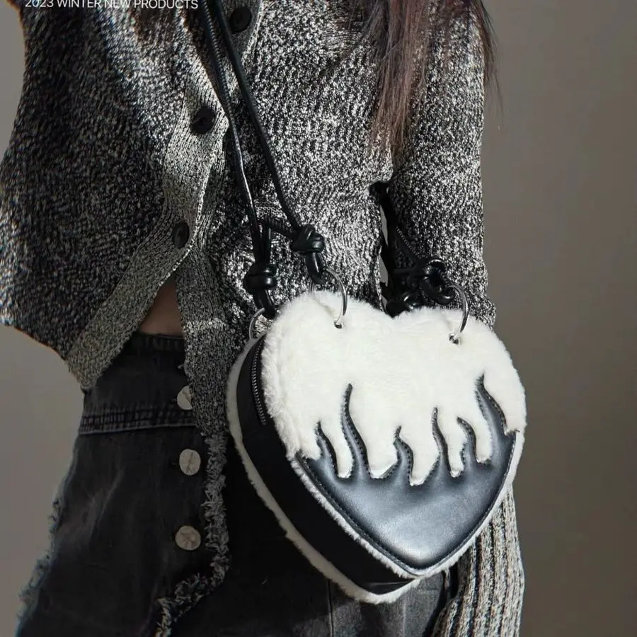 

Korean Fashion Shoulder Bag Original Design Burning Heart Plush Flame Love Crossbody Bag Y2K High Street Hot Girl Messenger Bag