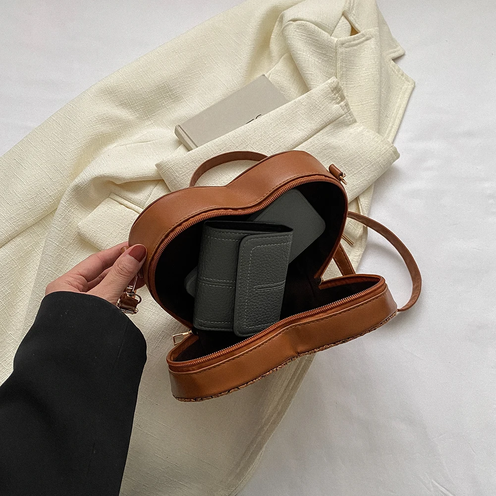 Women Fashion Shoulder Bags Shopping Bags Ladies Straw Satchel Bags PU Love Heart Shape Crossbody Bags Casual Small Purses