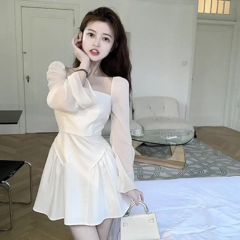 Hot Girl Long-sleeved Dress for Women in Summer 2025 New Design Small Waist-hugging Temperament, Slim Short Skirt Trendy