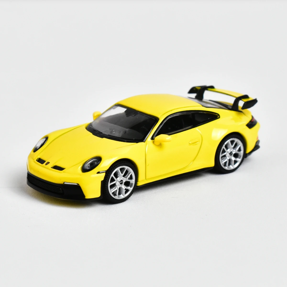 

Мини GT 565 1:64 911 (992) GT3 модель автомобиля