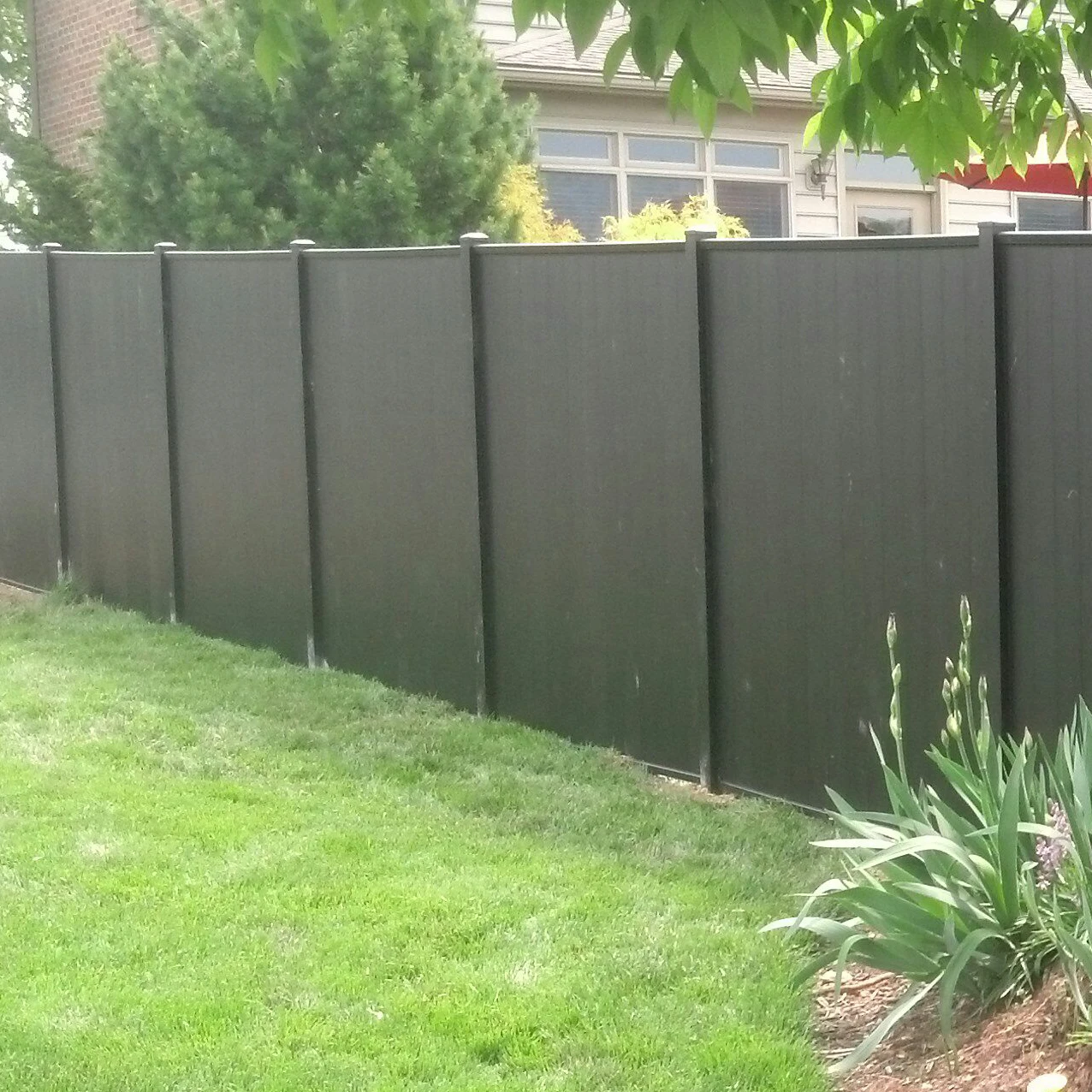 Morden Customized Black Metal Backyard Garden Farm Aluminum Horizontal Slat Panels Privacy Slat Fence 6