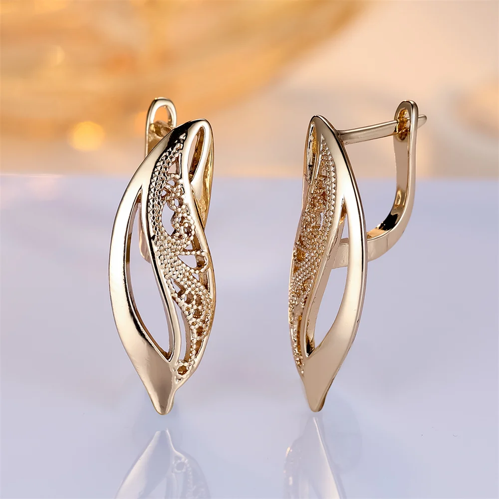 Retro Hollow Flower Pattern S Shape Hoop Earrings For Women Vintage Gold Color Ear Buckle Wedding Jewelry Bridal Engagement Gift