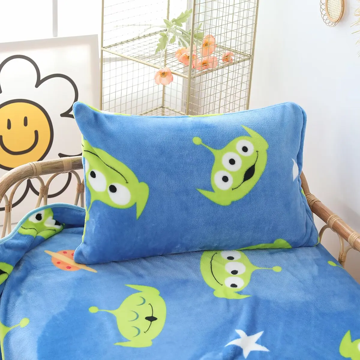 Disney Toy Story  Alien Warm Blanket Soft Cartoon Print Pattern Flannel Blanket Sofa Bedroom Blanket Bedspread Leg Blanket Nap