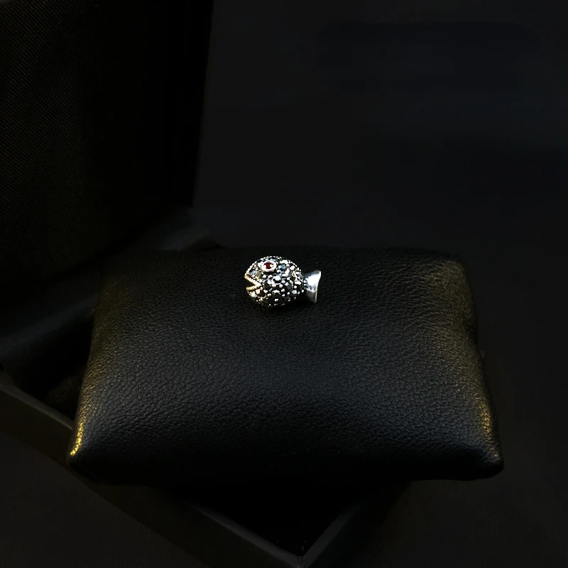 Cute Retro Fish Brooch Clasp Cardigan Buckle Men and Women Fixed Clothes Small Pin Accessories All-Matching Collar Pins Jewelry