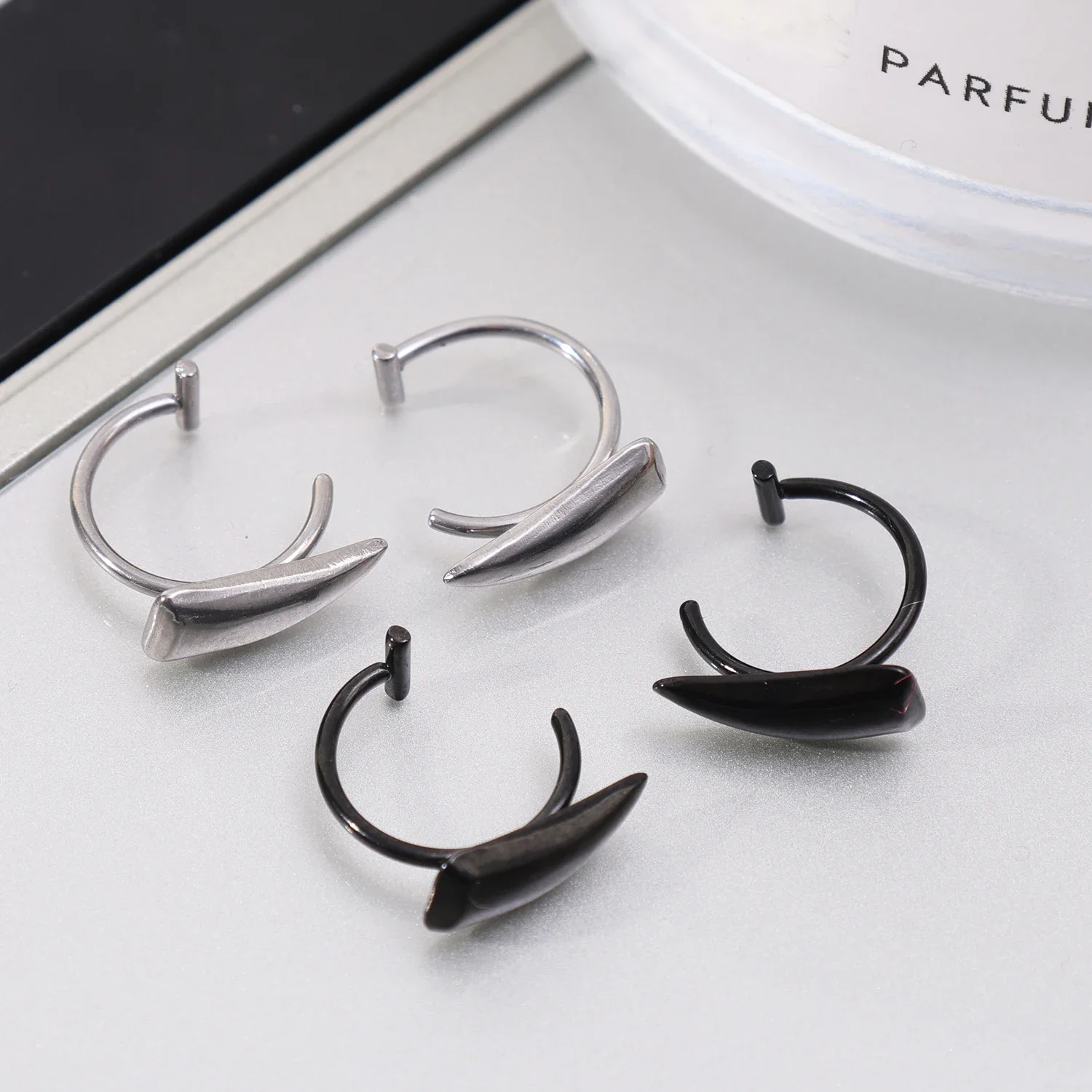 1pair Stainless Steel Personalised Sharp Teeth Fake Piercing Lip Ring Punk Exaggerated Jewelry for Women Gothic Body Jewelry