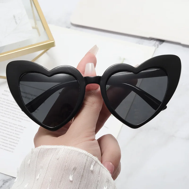 Ladies Love Heart Sunglasses Retro Big Frame Women Sunglasses UV400 Protection Summer Shades Eyewear Outdoor Protection Glasses