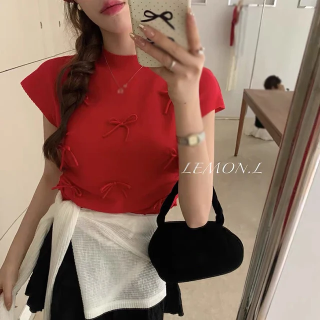 여성의 매력을 돋보이게 해주는 다목적적이고 편안한 단색 활 니트 반팔 상의