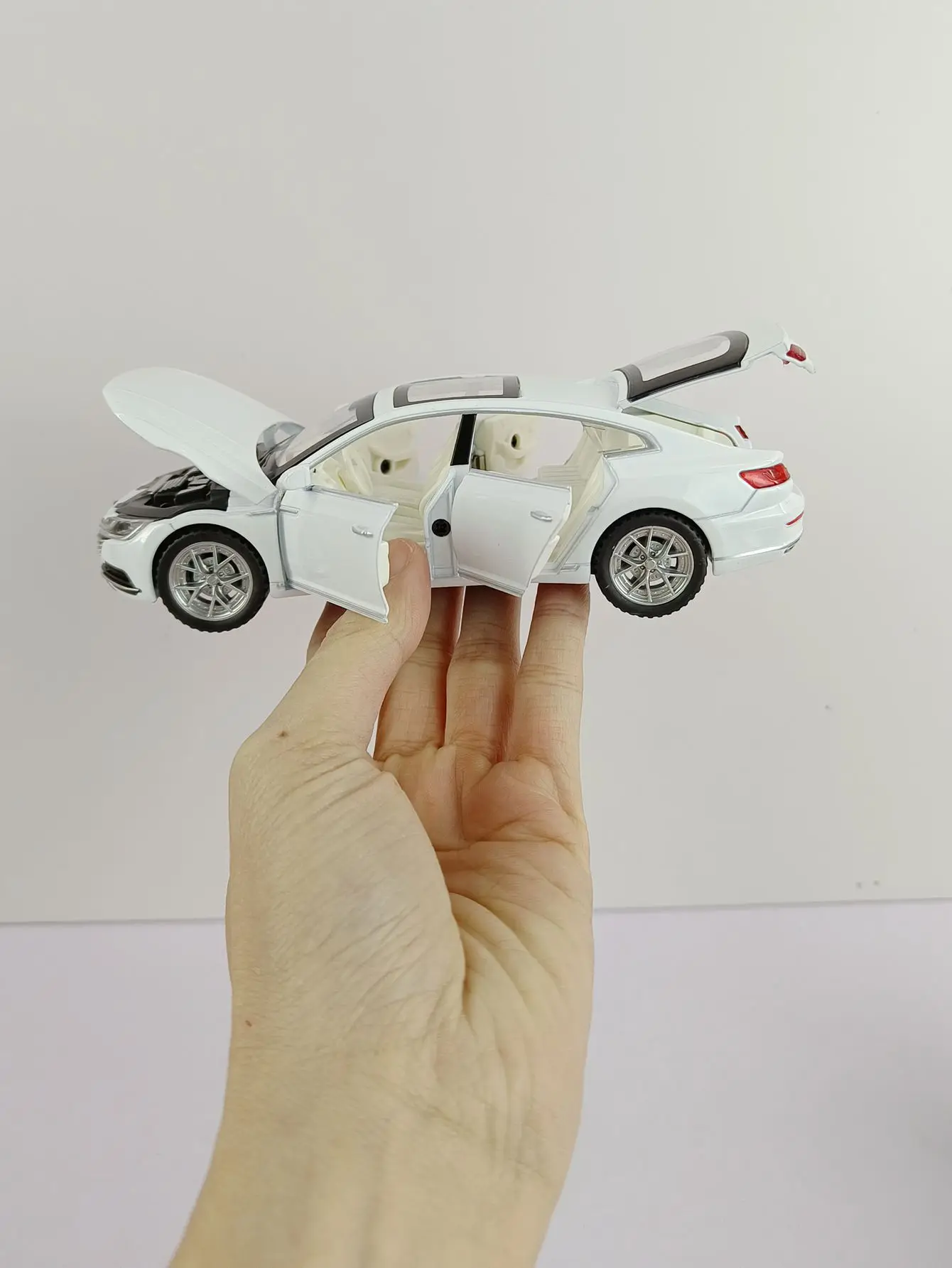 1:32 CC arteon Car Model Alloy Car Die Cast Toy Car Model Pull Back Children's Toy Collectibles Christmas gift 3