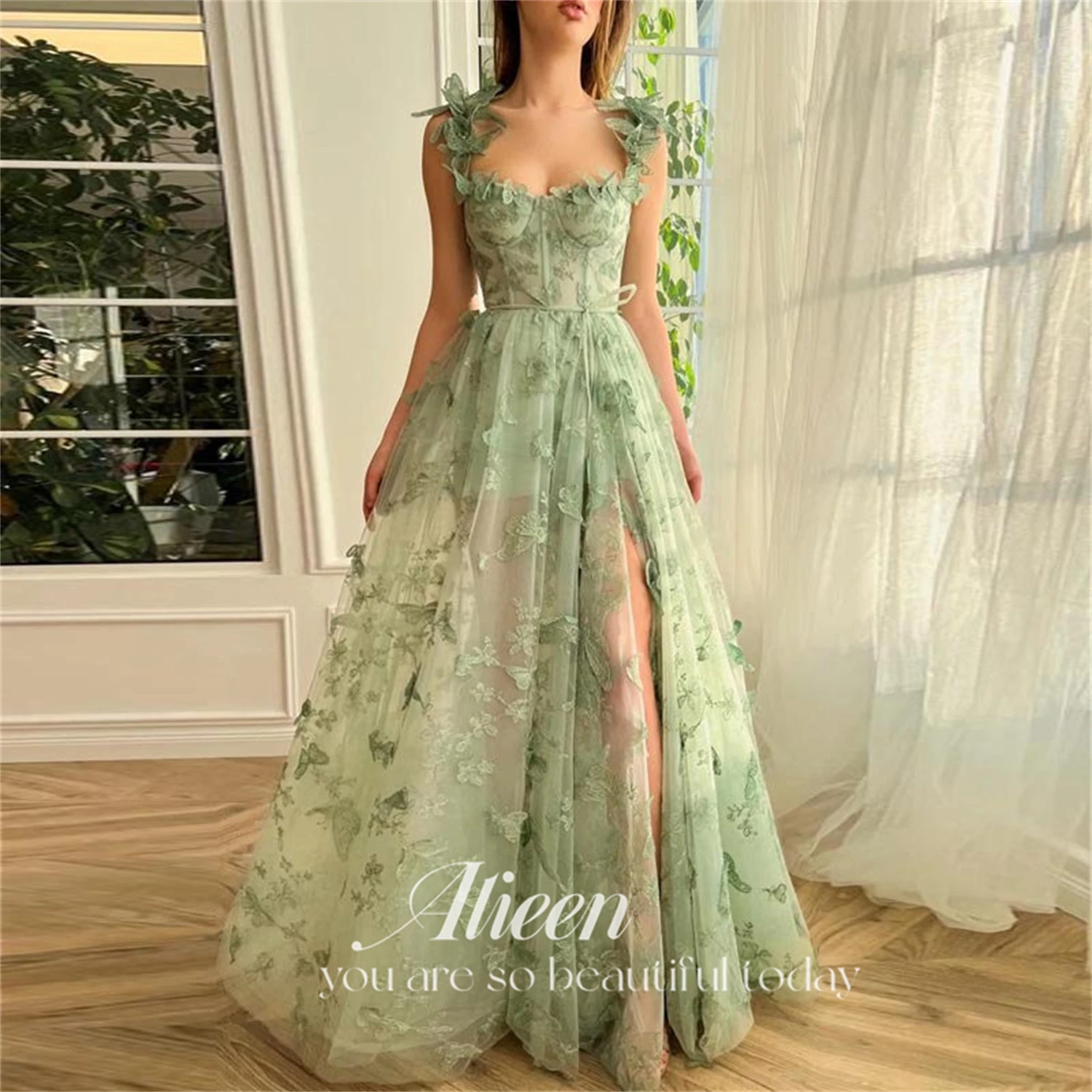 

Aileen Sage Green 3D Lace Butterfiles Sweetheart Prom Dresses 2023 Spaghetti Straps A-Line High Slit Fairy Evening Gown Dress