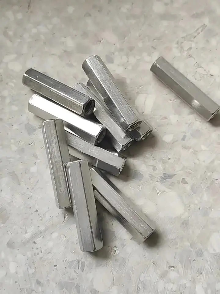 sourcingmap 4pz M10 x 1mm passo filettatura metrica a passo fine 304 esagonali in acciaio inossidabile i dadi bloccaggio