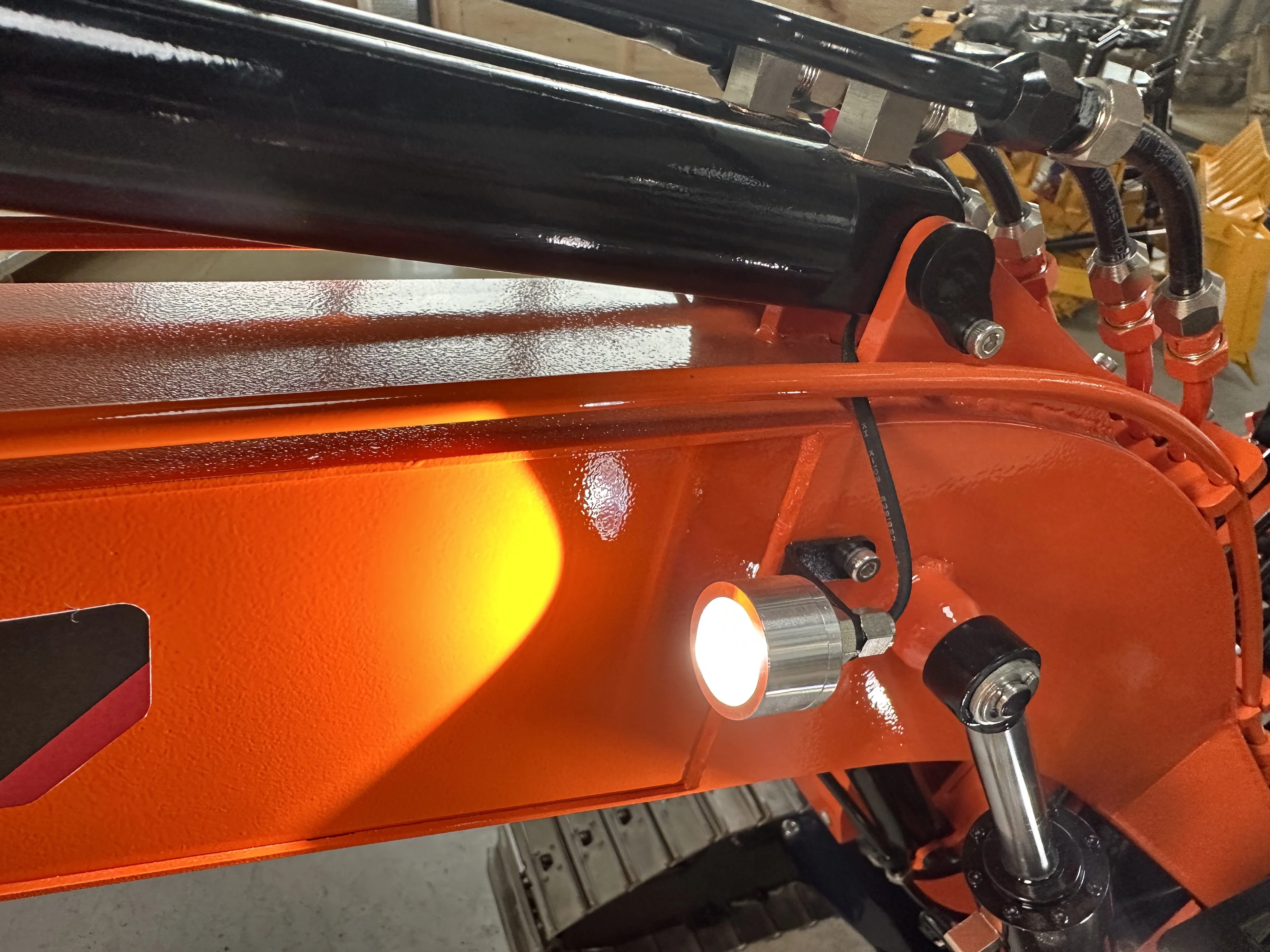 385CF RC gigantyczna koparka 1/8 metalowa Heavy Duty Remte koparka Model z System oświetlenia dwoma obrotowymi skrzyniami biegów zabawka 5 385CF RC gigantyczna koparka 1/8 metalowa Heavy Duty Remte koparka Model z System oświetlenia dwoma obrotowymi skrzyniami biegów zabawka - Image 5