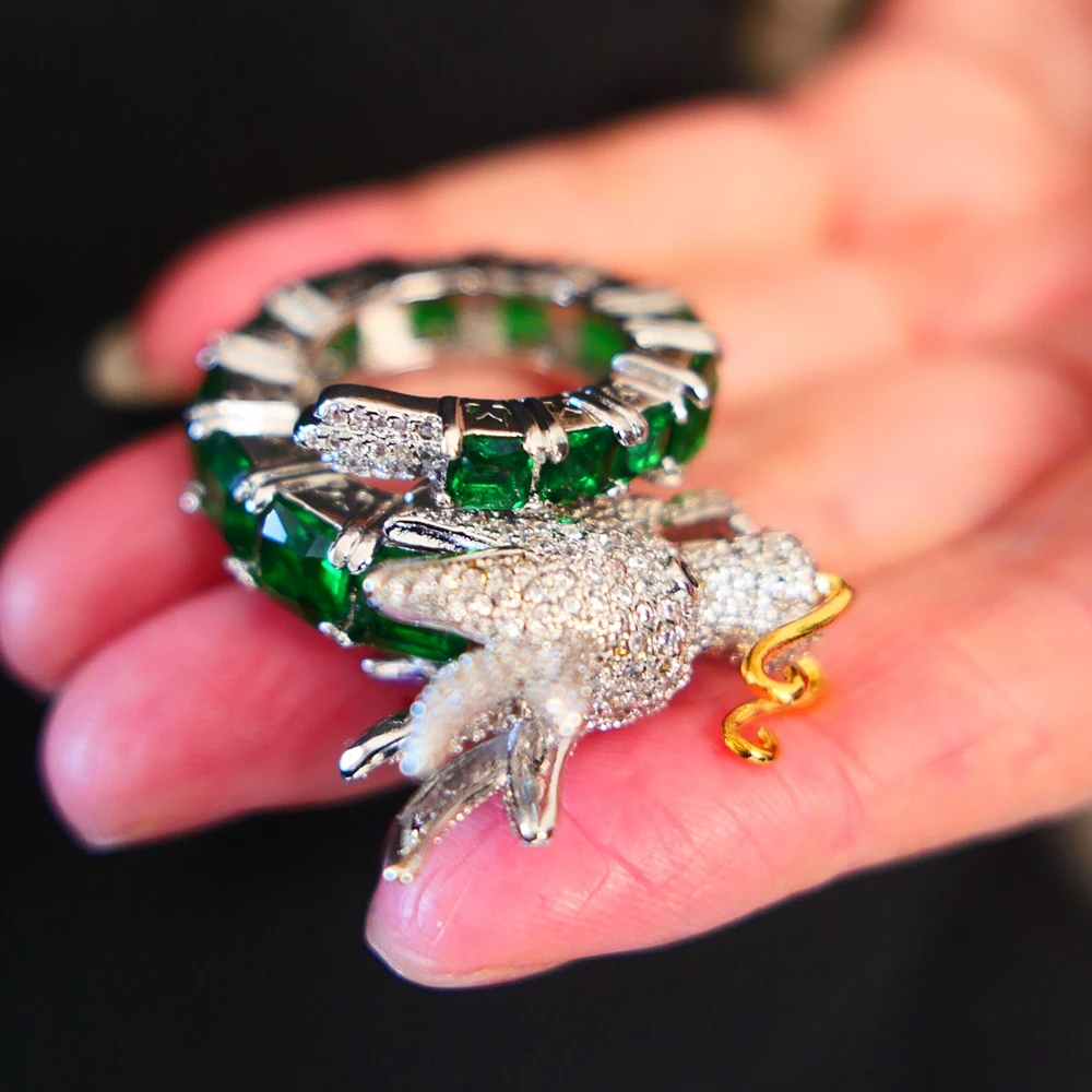 Broche de joyería Bonito dragón verde dominante, acero esmaltado