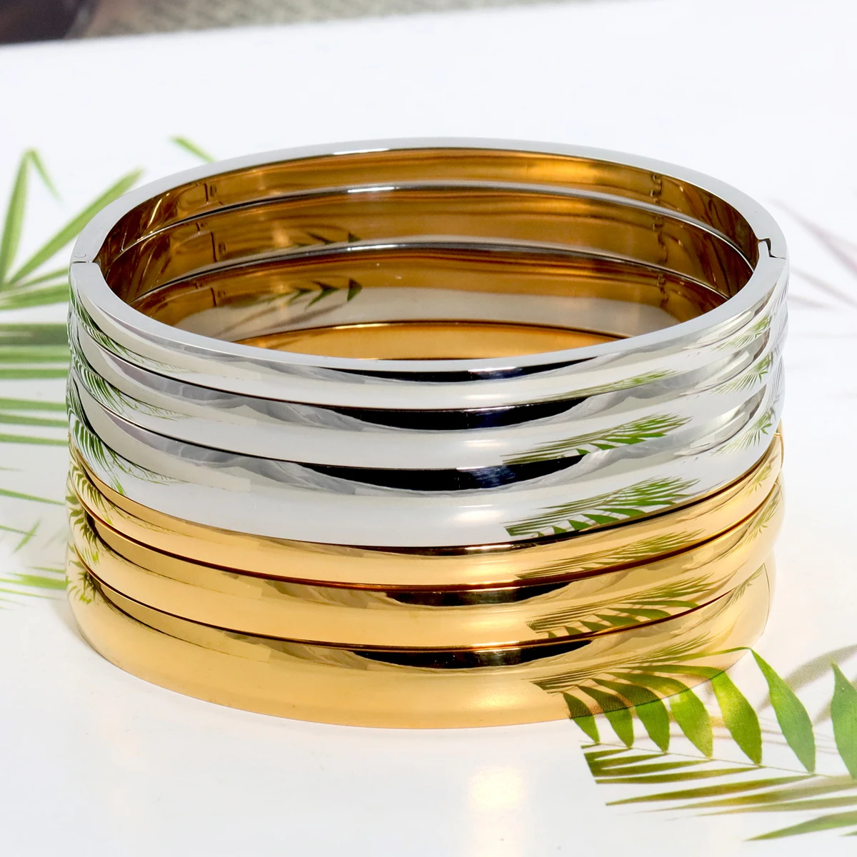 Hot Minimalist Stainless Steel Pure Gold Pvd Plated Plain Pattern Bracelet for Women's Simple 3 Piece Stackable Bracelet Jewelry 3