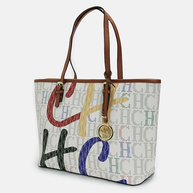 حقيبة كتف نسائية فاخرة من علامة CH التجارية، تتميز...