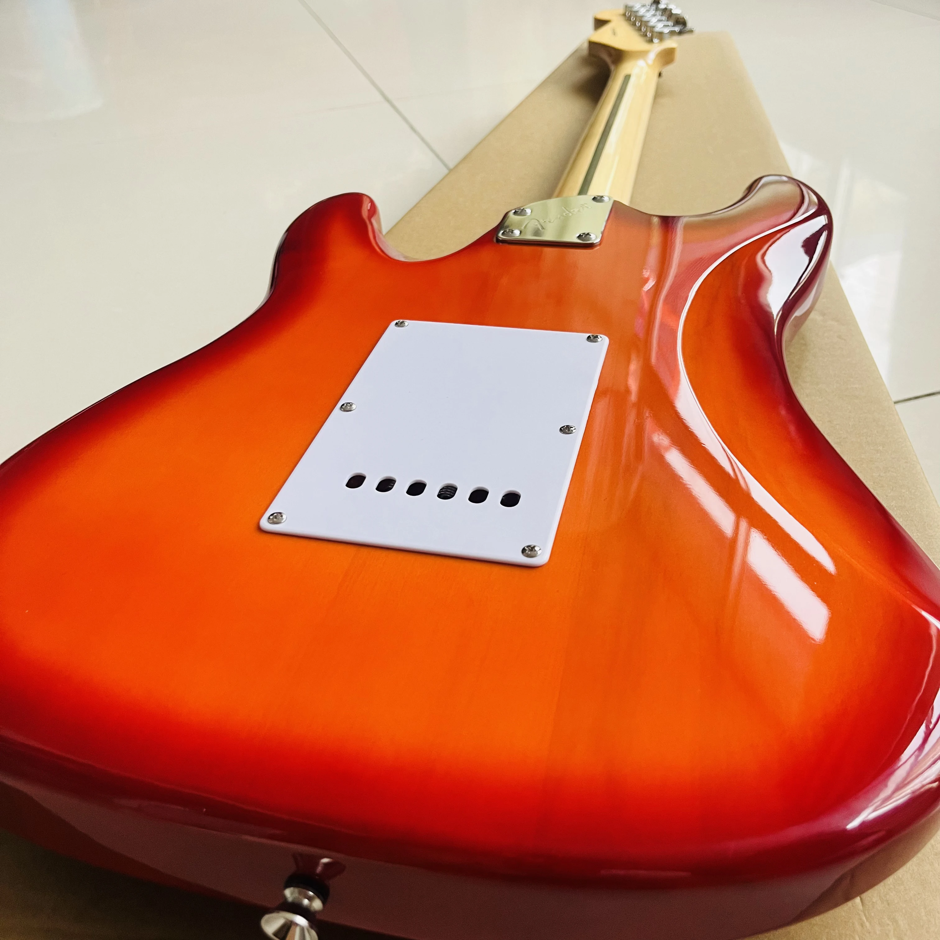 קלאסי גיטרה חשמלית אישית סנט, מערכת Vibrato, אבטחת איכות, כיתה מקצועית, משלוח מהיר.