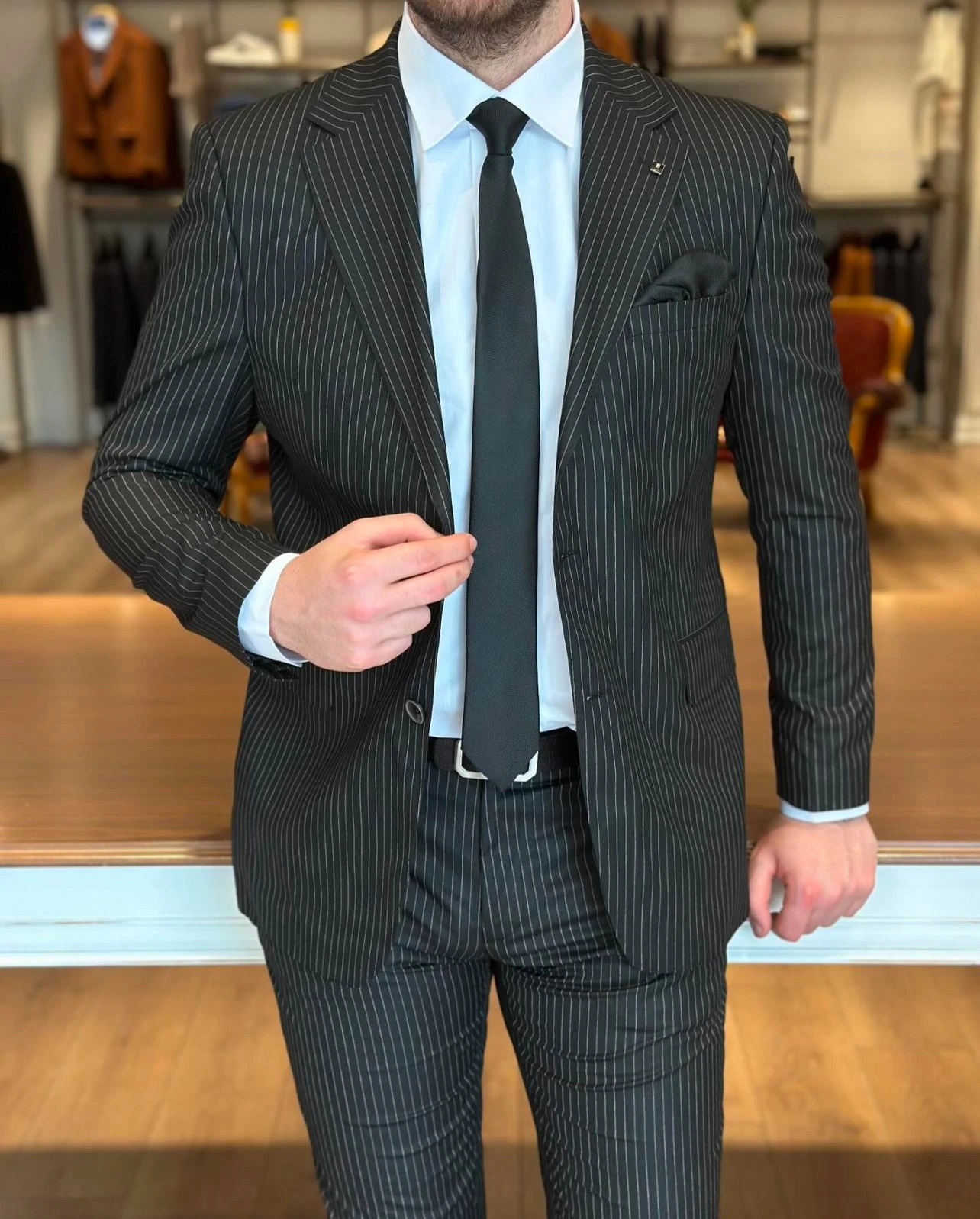 

Elegent Black Pinstriped Suits For Mens Business Blazer Wedding Groom Tuxedo Daily Suits 2 Piece Jacket Pants Terno Masculino