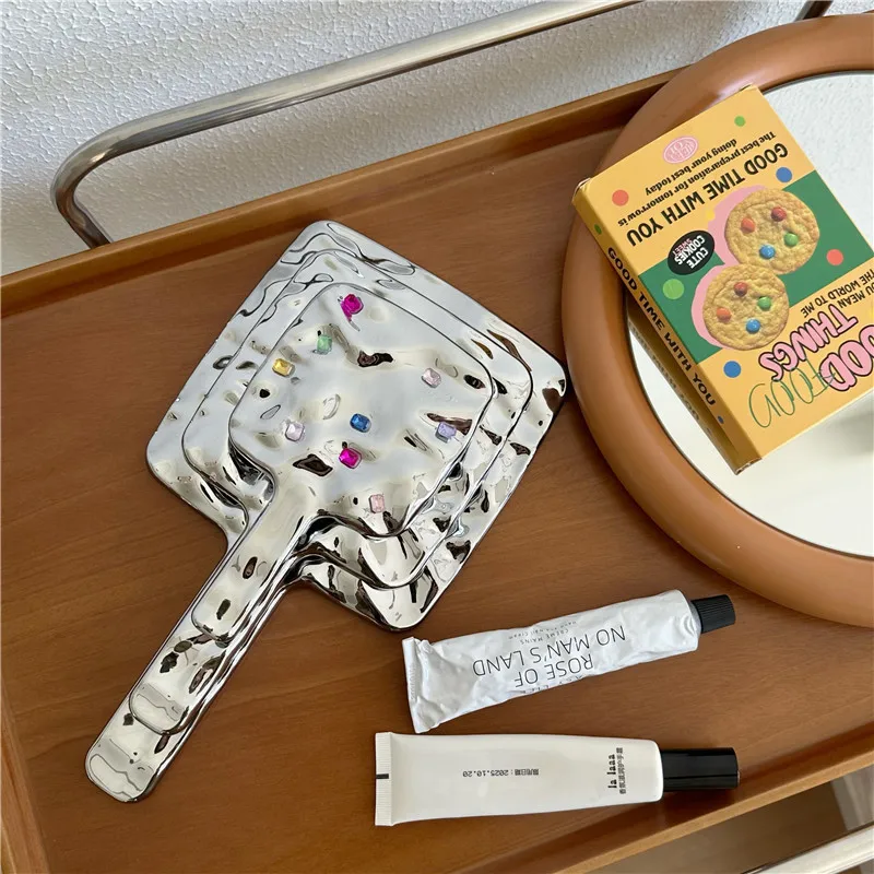 Ins 액체 모양 사각 거울, 미니 핸드헬드 데스크탑 화장품 메이크업 거울, 여행용 금속 휴대용 뷰티 미러, 핸드백