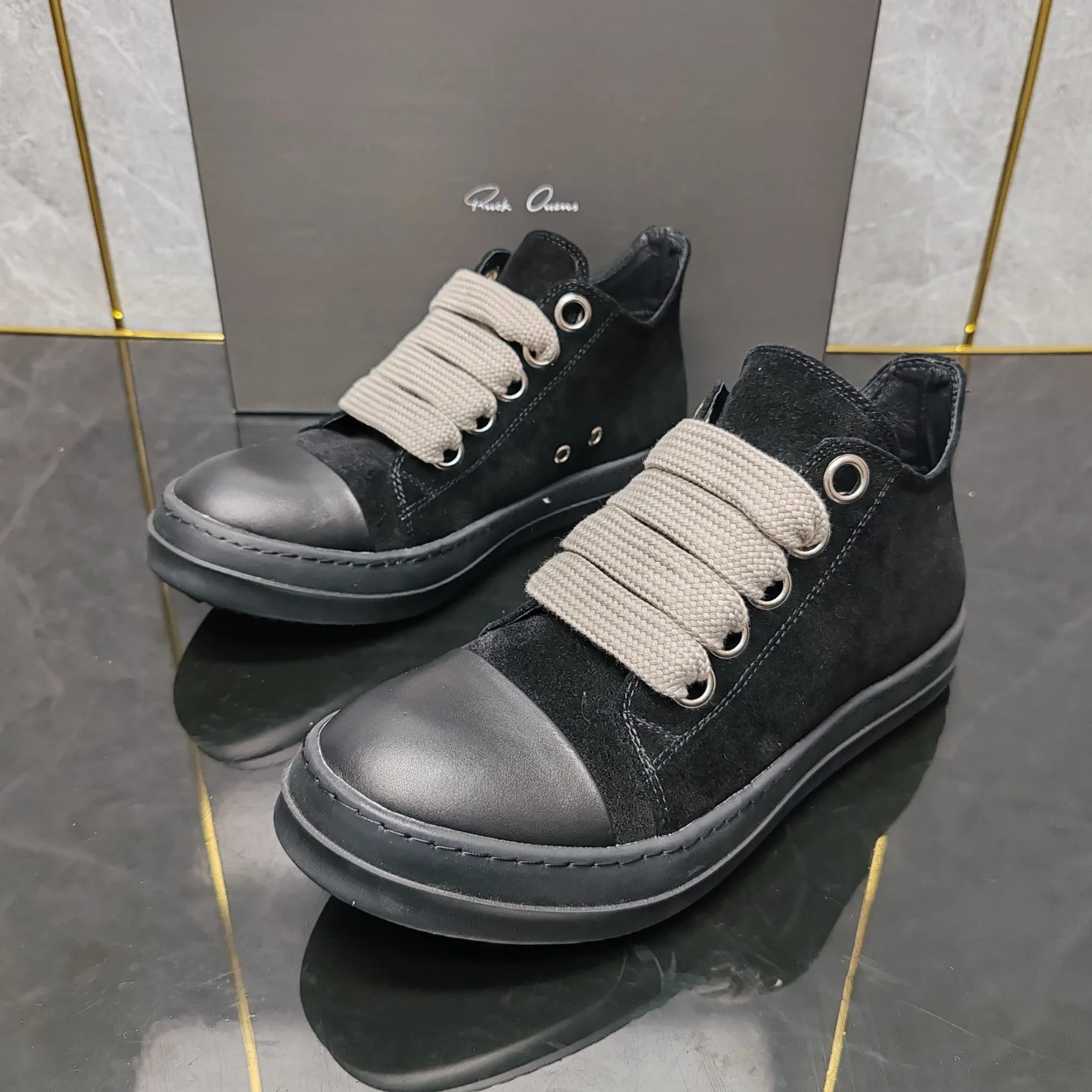 Ricks shoes black suede nubuck casual shoes All-black low-top thick shoelaces. The first layer of cowhide is dirt-resistant. 3