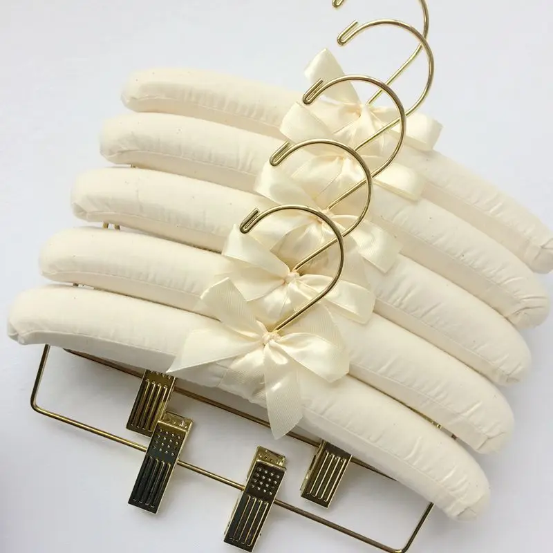 

Sponge Clothes Hanger With Hook Silk Satin Fabric Clothes Hanging Clothes Pin Sew Buttons Anti-Slip Wedding Dress White Hangers