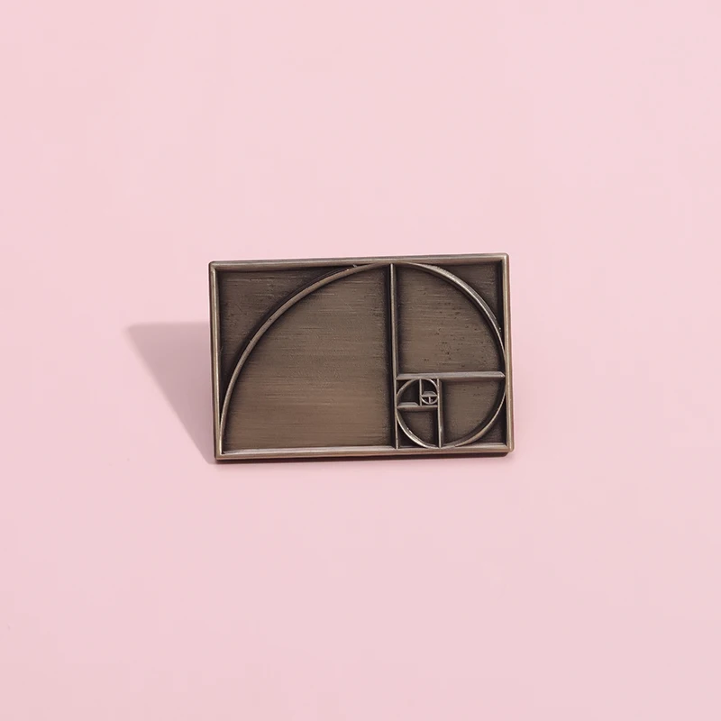 Kreative Goldene Verhältnis Heilige Fibonacci Brosche Emaille Pin Lustige Geometrie Metall Zubehör Revers Hemd Abzeichen Schmuck Geschenk Großhandel – Detail 3