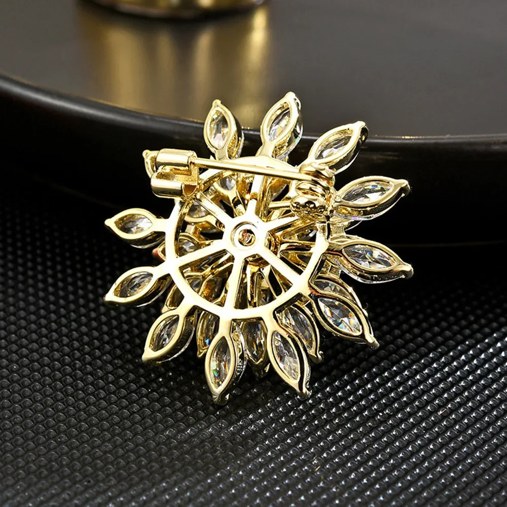 Women Brooch Vintage Crystal Sunflower Lapel Pins Exquisite Copper Rhinestone Badge Casual Office Accessories Luxury Jewelry