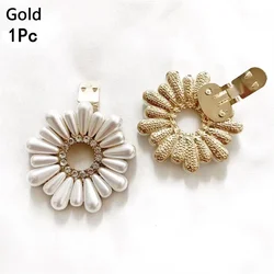 Elegant Pearl Flower Shoe Clips - Shimmering Decorative Charms (Gold)