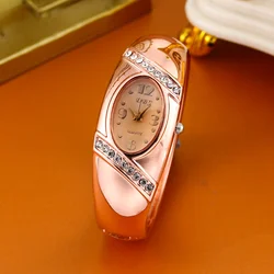 Elegant Women's Bracelet Watch with Water Diamond Accents - Chic and Fashionable Design (Rose)