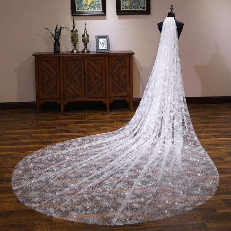

Фата свадебная длиной 3,5 м, с блестками и кружевом