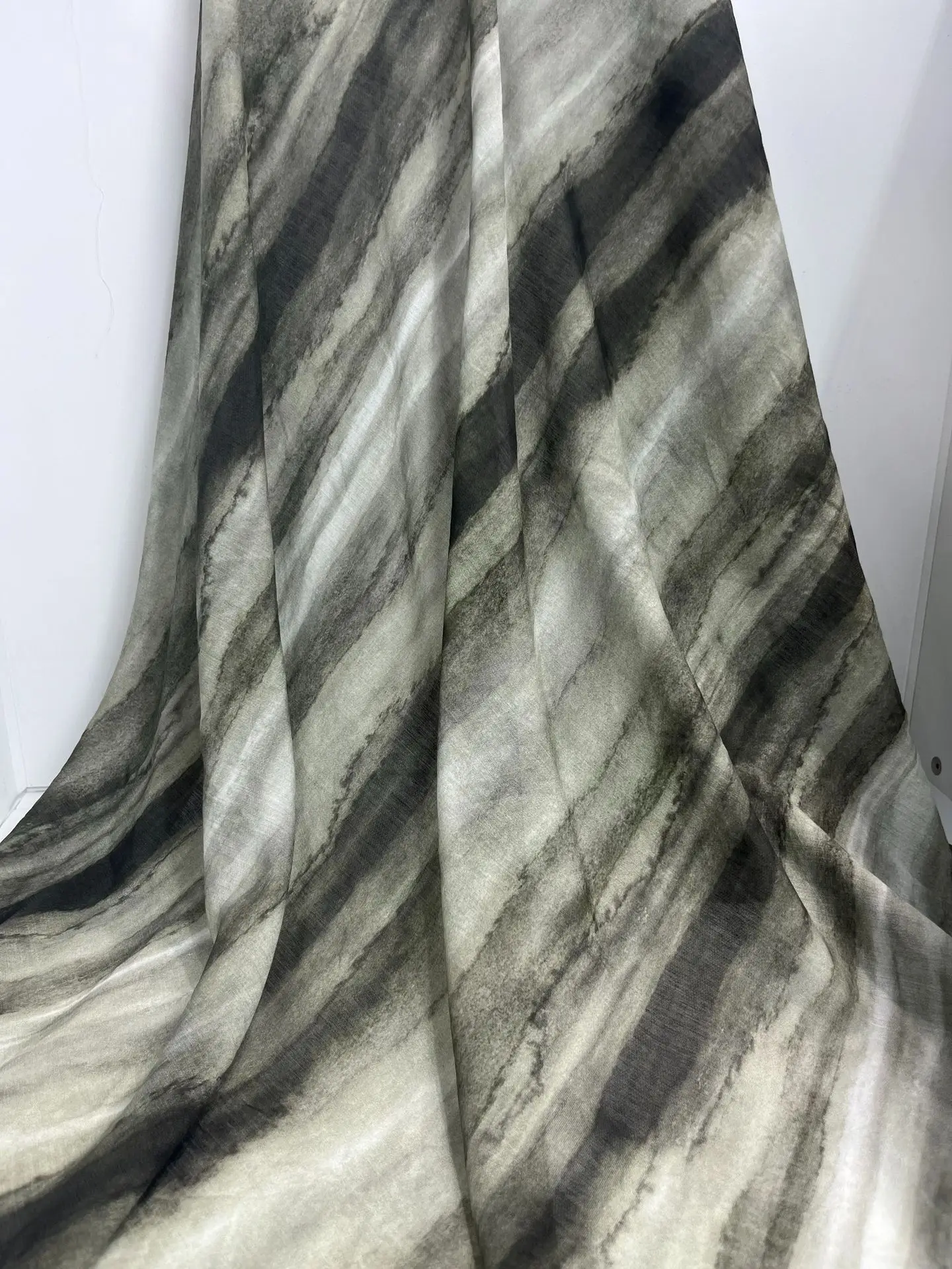Ink Wash Tie-Dye Stripe Bedruckter neuer Lyocell-Stoff im chinesischen Stil, leichtes, feuchtigkeitsableitendes, atmungsaktives Kleidermaterial – Detail 8