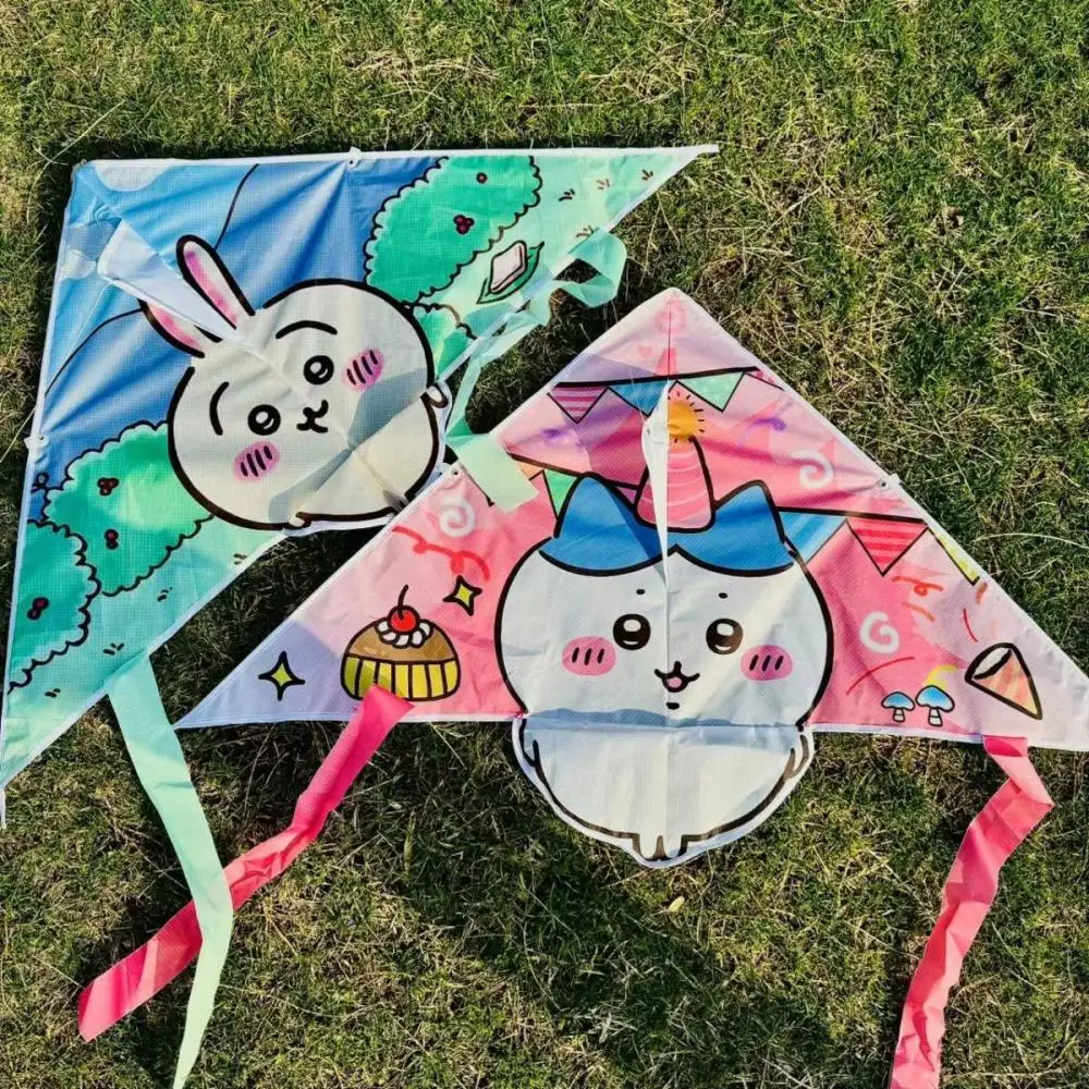 

Chiikawa аниме серия открытый воздушный змей весенний выход фотофлаги мультфильм милые аксессуары детский подарок эстетические змей с веревкой