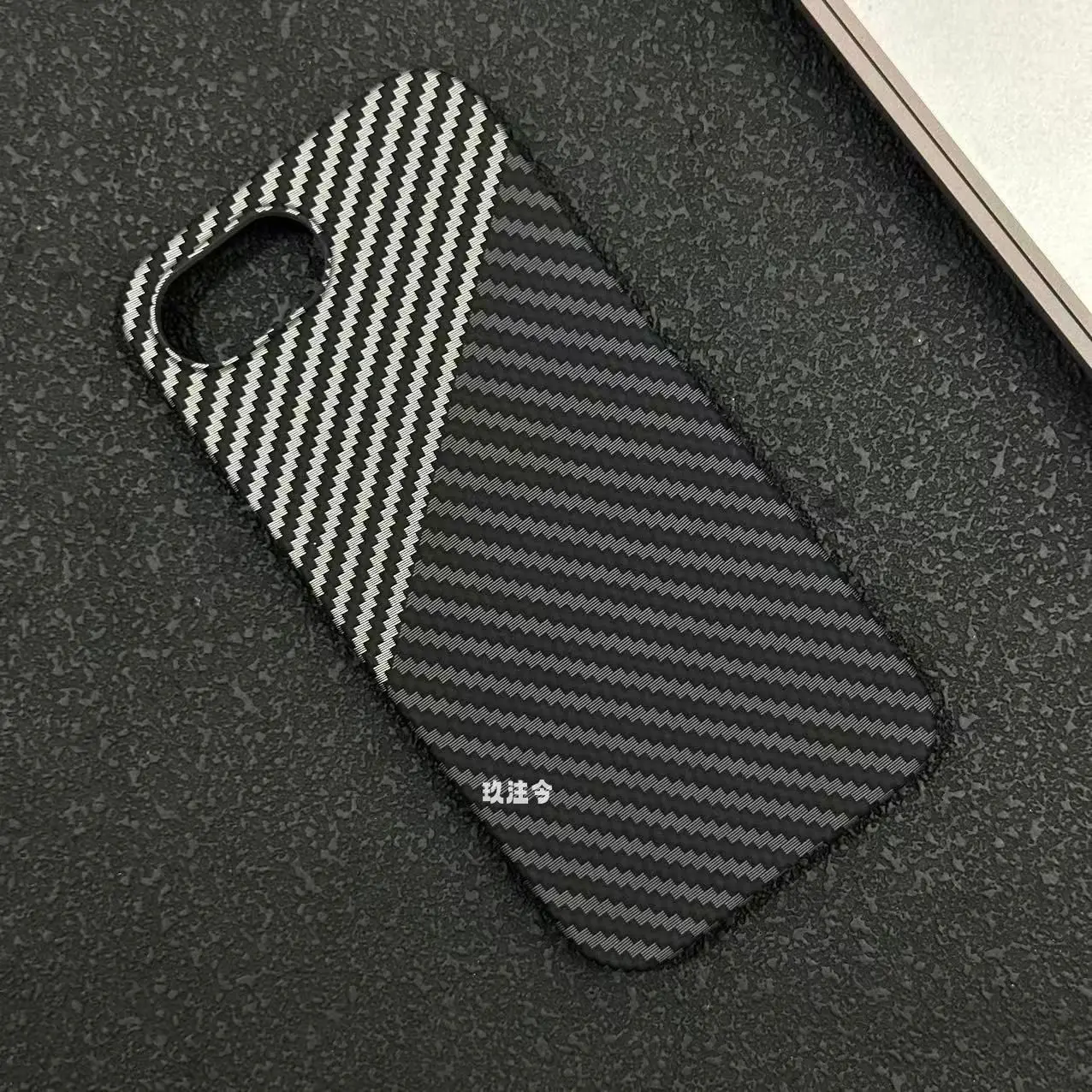 Fashion Matte Skin-friendly Carbon Fiber Texture Ultra-thin Shockproof Phone Case
