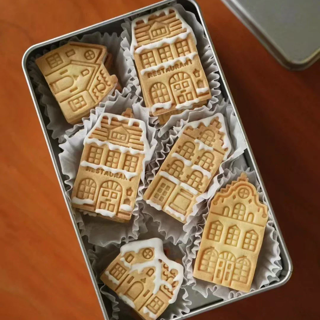 4Pcs Christmas Gingerbread House Pattern Cookie cutter Biscuit Stamp Fondant Cake Decoration Baking Accessories