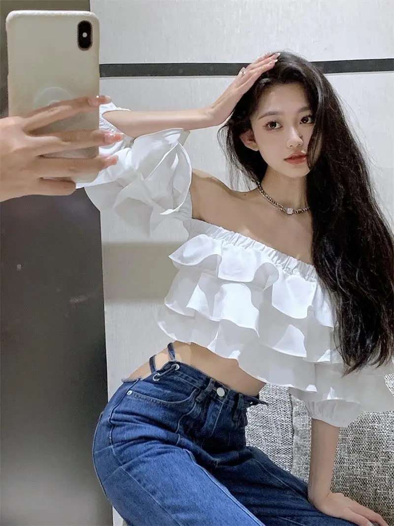 Blusa coreana con hombros descubiertos para mujer, blusa corta con volantes apilados, camisa de diseñador de verano de manga corta de gasa sexy, nueva